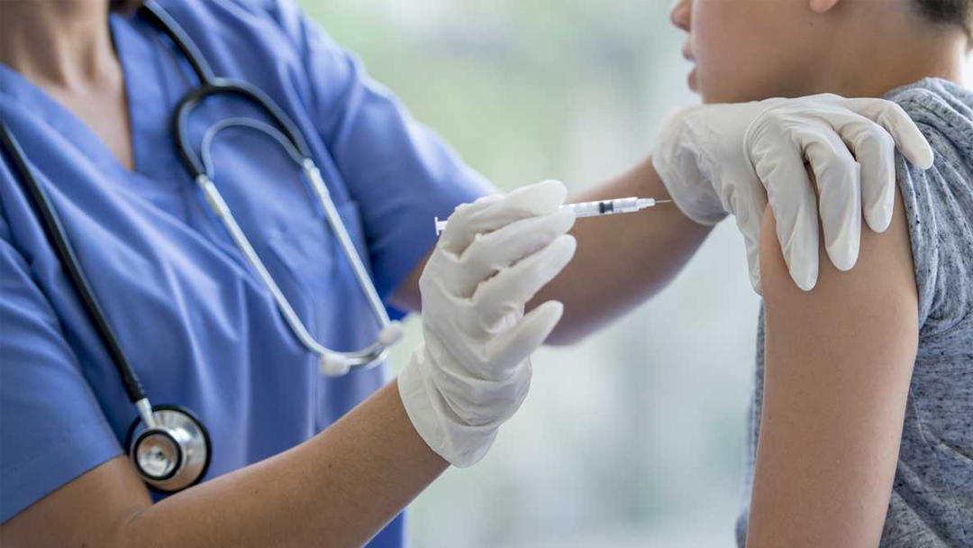 vacunaran contra covid a menores con comorbilidades