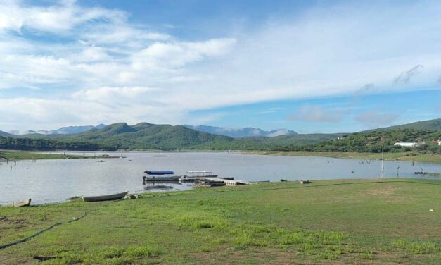 Basura arrastrada por el río invade presa de Yosocuta