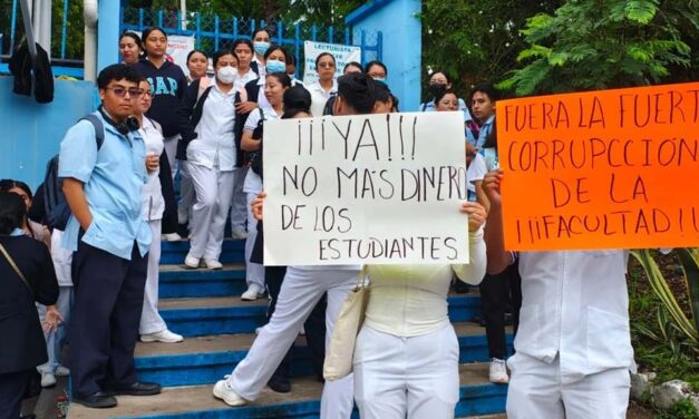 Alumnos tomaron la facultad de enfermería