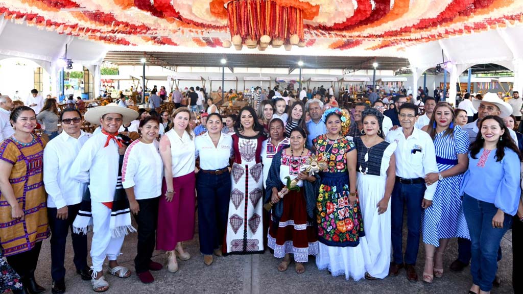 inauguran el festival del mole de caderas