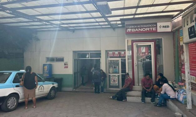 Paro en Hospital de Huajuapan; exigen certeza laboral y medicamentos