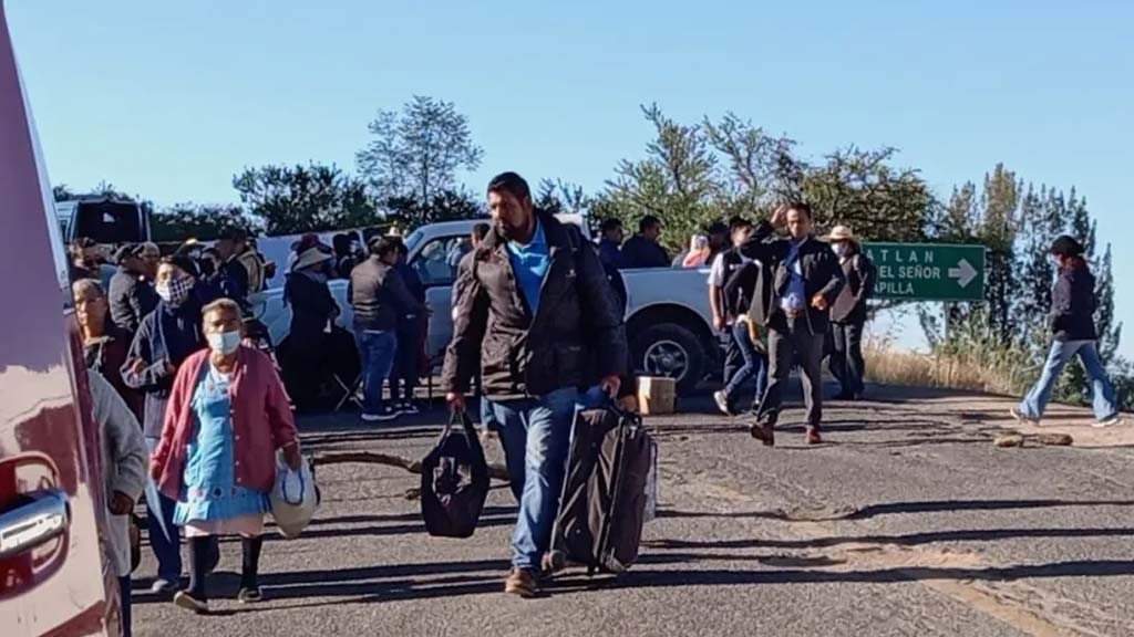 hartazgo en la mixteca por bloqueos carreteros