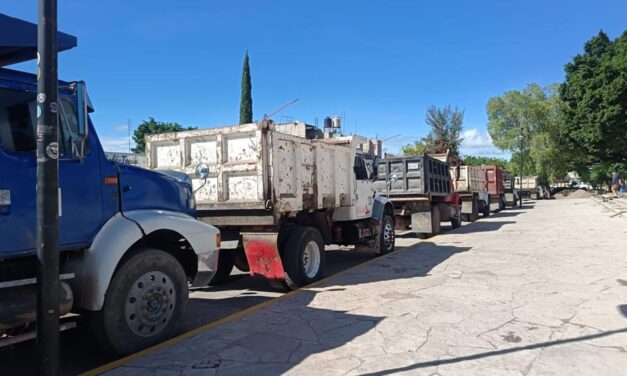 Camioneros materialistas piden asignación de espacios