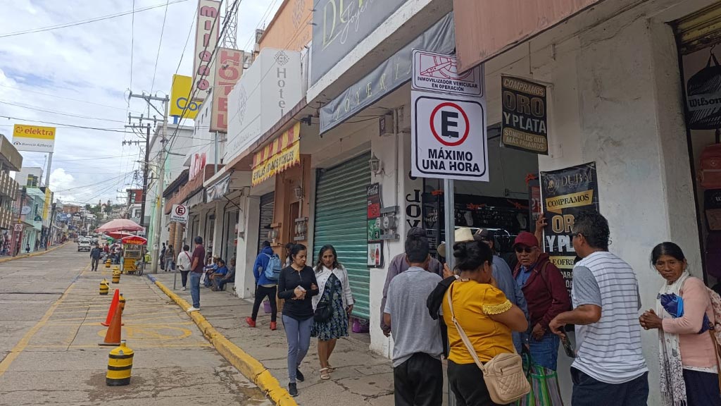 anuncian liberacion de estacionamiento en calle de nuyoo