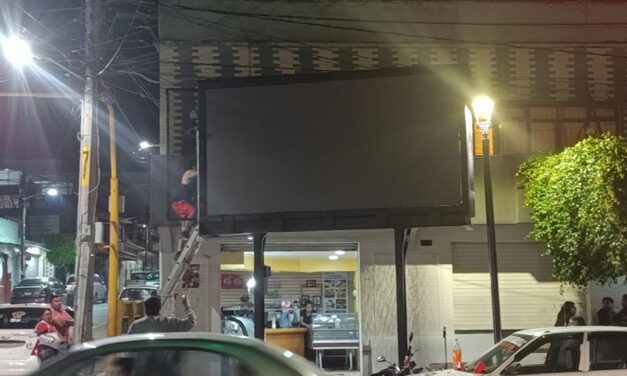 Falta de permisos obliga a suspender funcionamiento de pantalla publicitaria