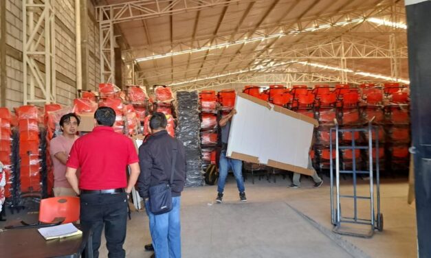 Inició sección 22 entrega de mobiliario a escuelas de la Mixteca