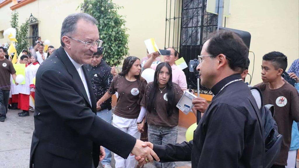 recibe huajuapan al nuncio apostolico