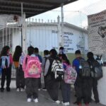 Regreso a clases divide a la Mixteca: Padres acusan que solo vuelven «para las clausuras»