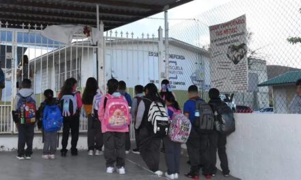Regreso a clases divide a la Mixteca: Padres acusan que solo vuelven «para las clausuras»