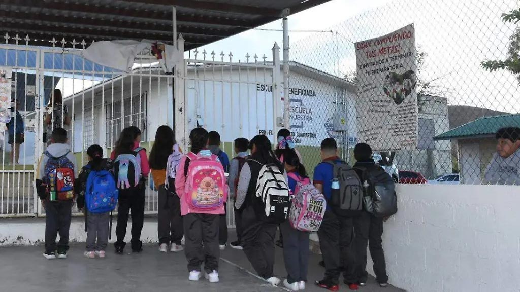 regreso a clases divide a la mixteca padres acusan que solo vuelven para las clausuras