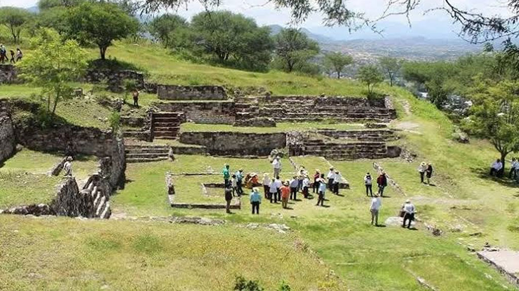 descubren vestigios prehispanicos y tres entierros en las laderas del cerro de las minas