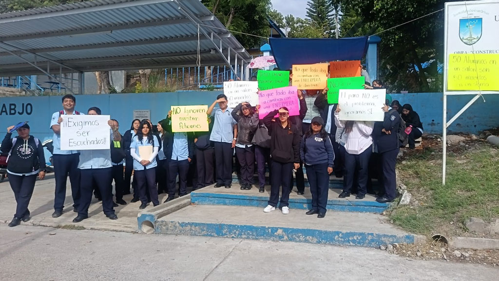 denuncian estudiantes de la facultad de enfermeria disminucion de grupos