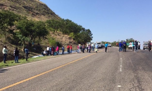Bloquean en la carretera Huajuapan – Oaxaca