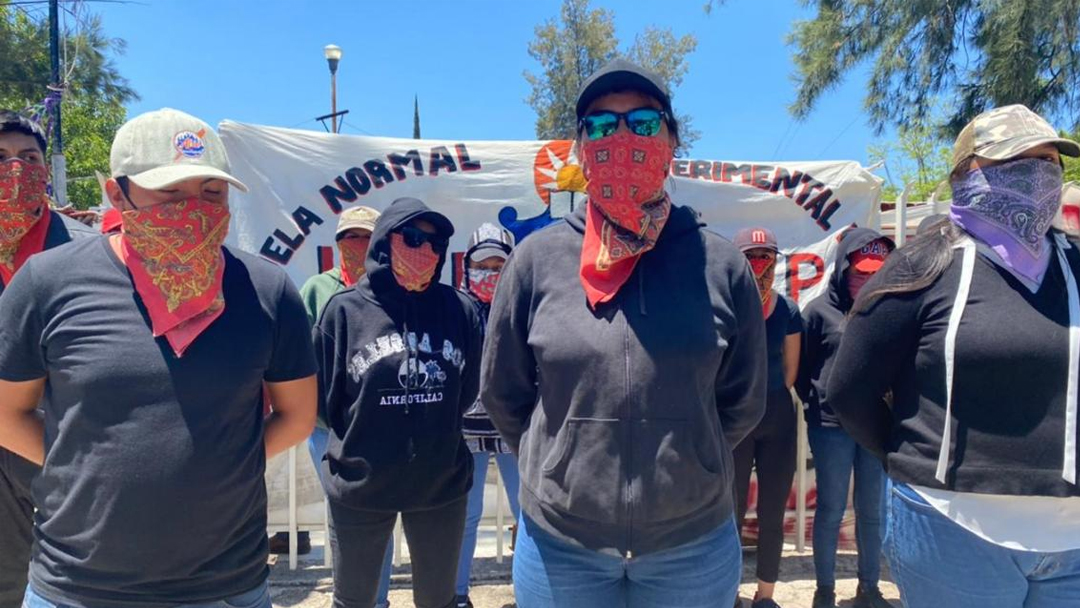 exigen-la-liberacion-de-dos-normalistas-detenidos