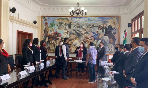 Entregan medalla Antonio de León a Fundación Alfredo Harp Helú
