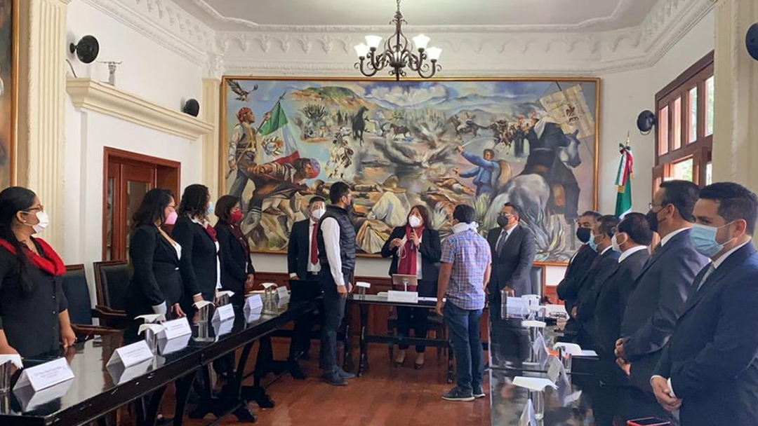entregan-medalla-antonio-de-leon-a-fahho