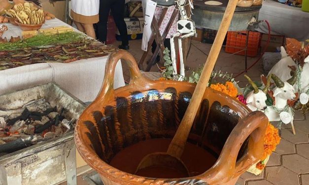 El mole de caderas es originario de Huajuapan