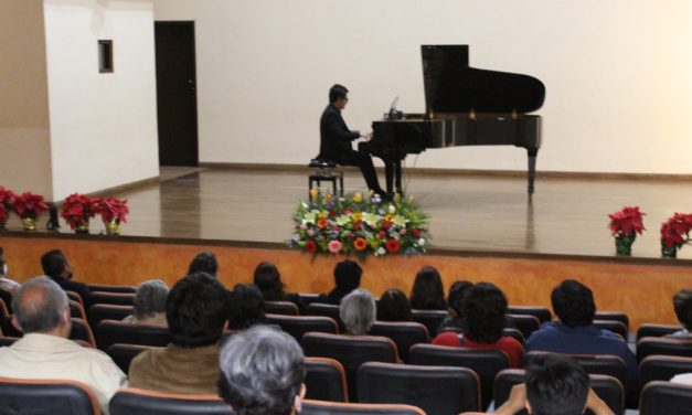 Cautiva talento musical de Manuel Casas a huajuapeños