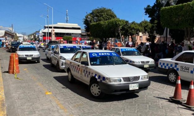 Taxistas en la Mixteca insisten en subir sus tarifas