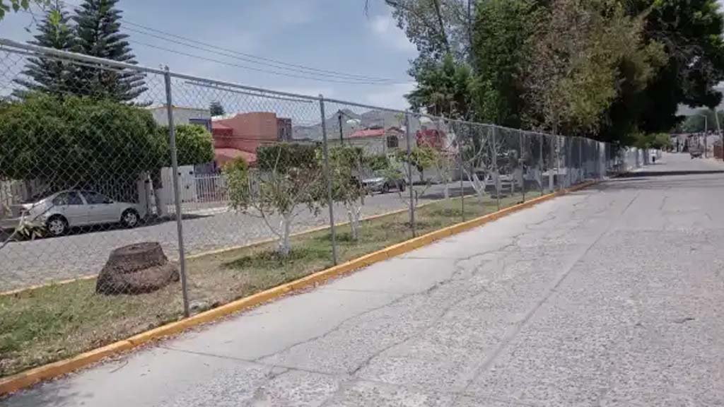 exigen-respeto-al-libre-transito-en-fraccionamiento-los-alamos