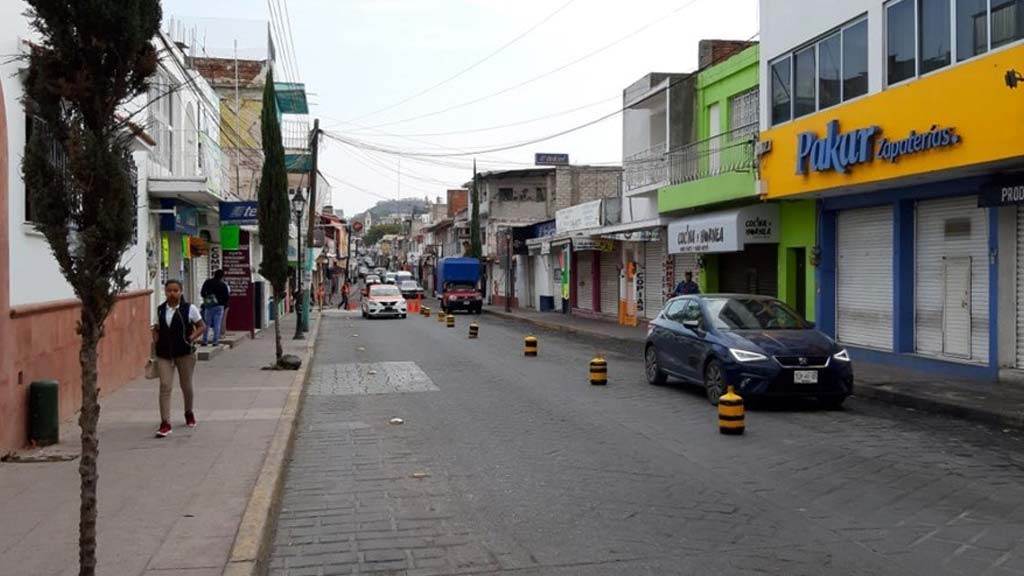 municipales-aseguran-a-mujer-con-arma-de-fuego