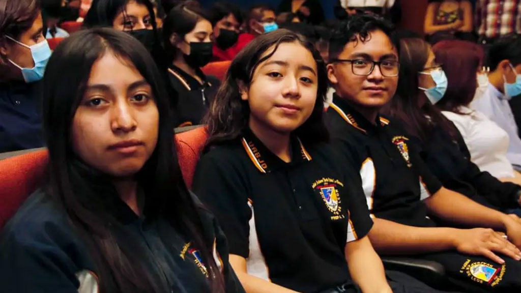 alumnos-de-la-preparatoria-no-3-son-reconocidos-por-su-excelencia-academica