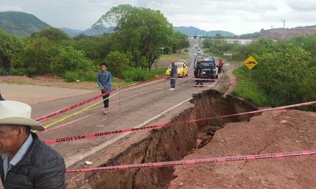 Carretera entre Acatlán y Huajuapan se fractura
