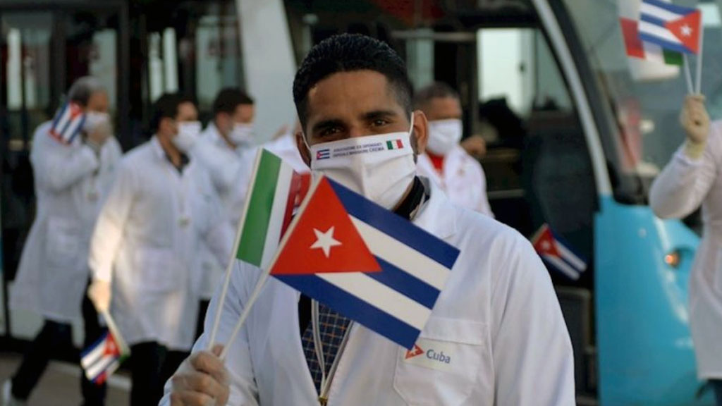oaxaca-recibe-a-61-medicos-especialistas-cubanos