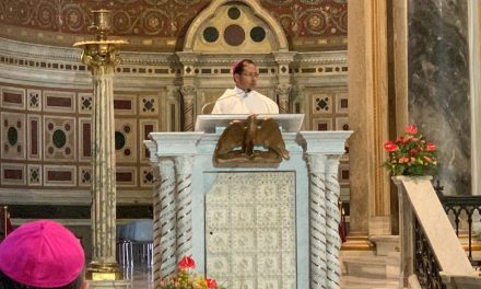 Inicia visita de obispo de Huajuapan al Vaticano