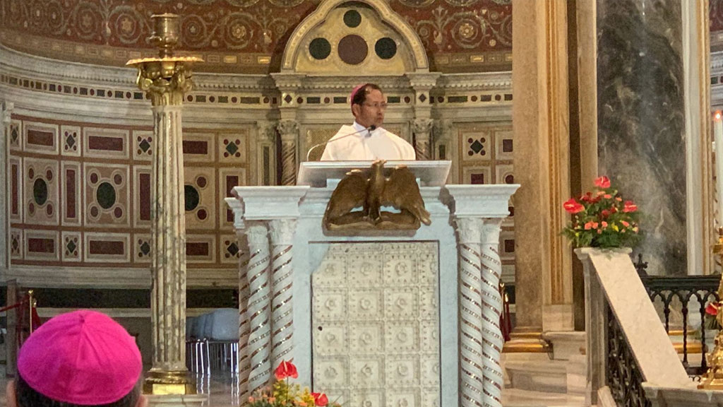 inicia-visita-de-obispo-de-huajuapan-al-vaticano