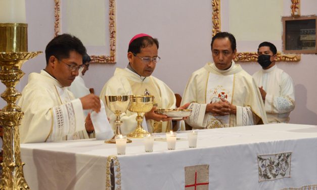 Obispo de Huajuapan celebró Bodas de Plata Sacerdotales