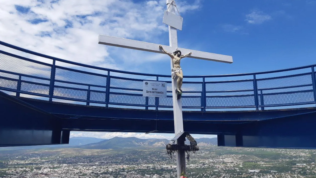 mirador-de-cristal-del-yucunitza-es-seguro-para-los-visitantes